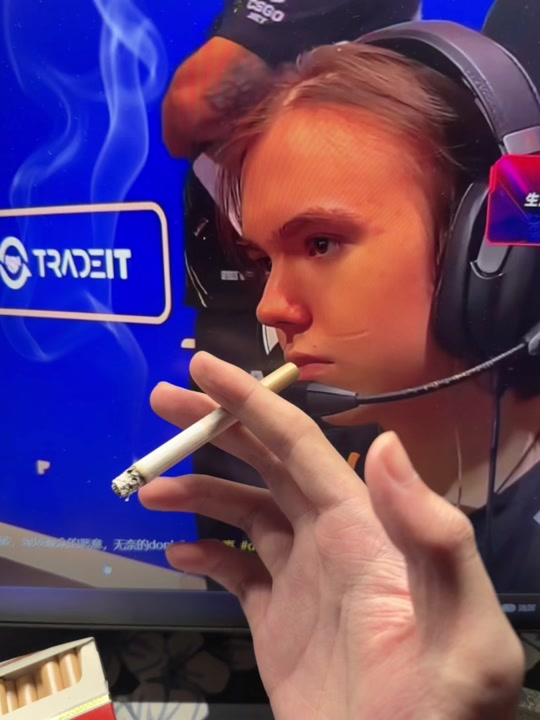 YB状态低迷，一触即溃。Bach夜魔在团队战斗中无敌。YB在第一局中输给了Tidebound。